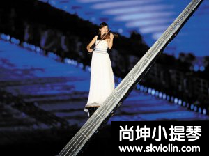 杨帆高空演奏小提琴
