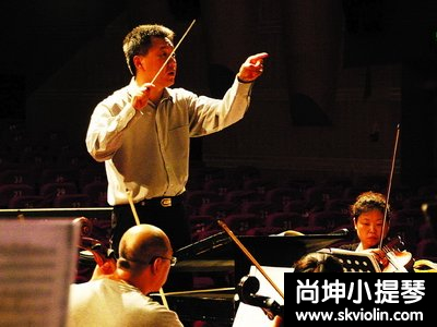 林涛在指挥厦门乐团排练