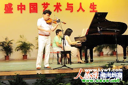 小提琴演奏家盛中国走进大学生讲述艺术人生